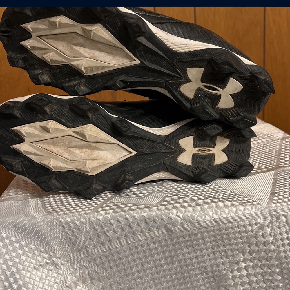 practically brand new pair of under armor cleats size 10 1/2 in women’s
